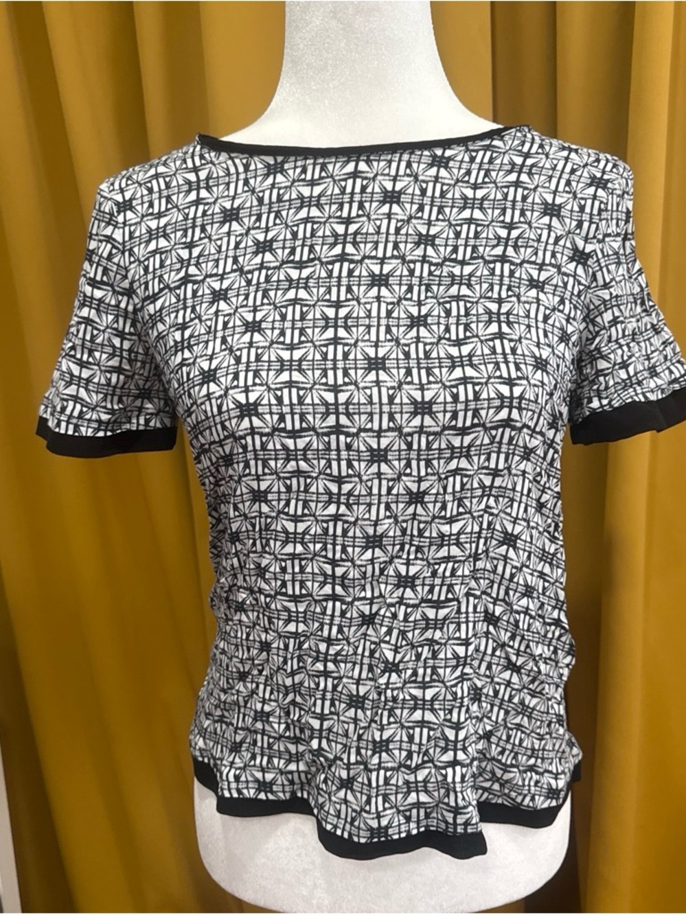 Zara Black and White Graphic Short Sleeve Tee